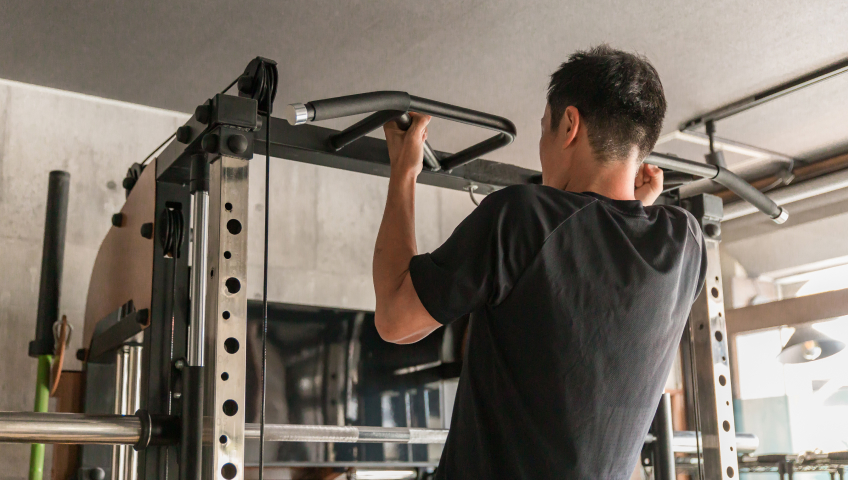 懸垂マシン（チンニングバー）